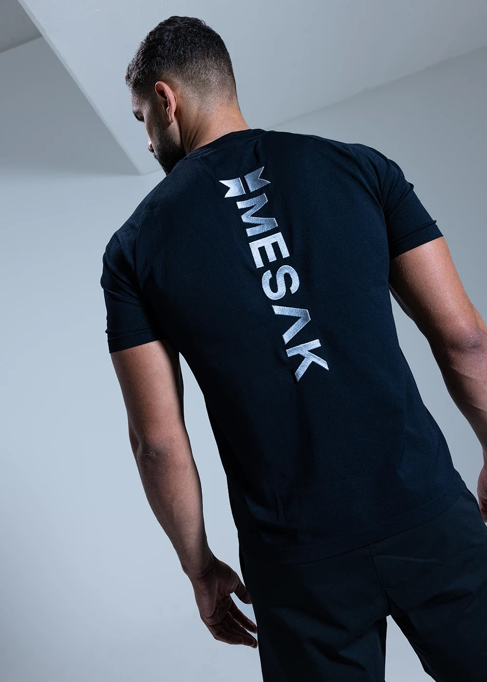 PERFORMANCE TEE